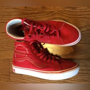 Red Canvas & Suede Vans hightops Men’s 8 Women’s 9.5